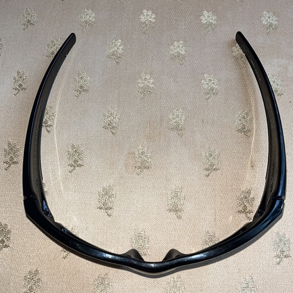 Oakley sunglasses Fuel Cell excellent shape Black frame Brown lenses - Picture 2 of 7